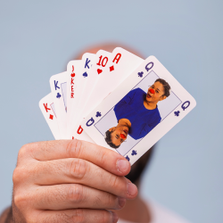 ROTE NASEN Spielkarten-Set für Rommé & Canasta | Gutes tun